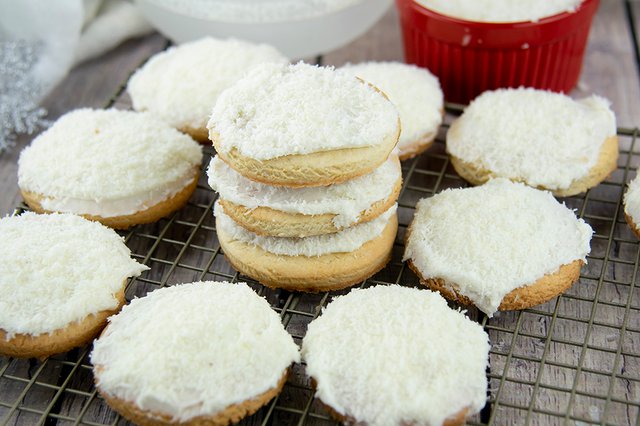 FFES-SNOWBALL-COOKIES-2_web.jpg